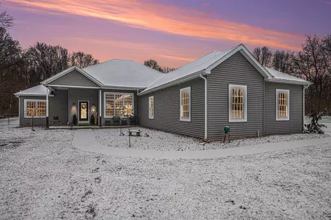 1364 Thomson Rd, Niles, MI 49120