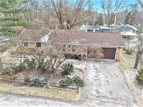 2242 Lakewood, Pinckney, MI 48169