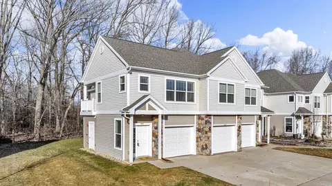 400 Fieldstone, Chelsea, MI 48118