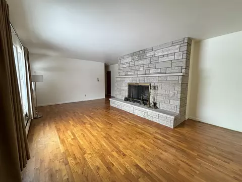 Living - 320 Sprague, Coldwater, MI 49036 photo 2 of 2