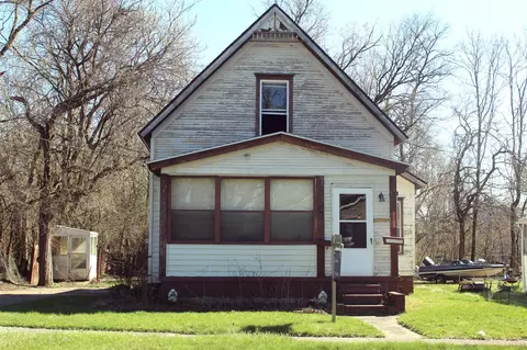 Exterior - 1105 Pringle Ave, Jackson, MI 49203 photo 2 of 3