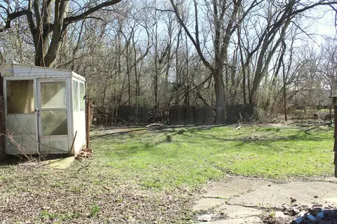 Exterior - 1105 Pringle Ave, Jackson, MI 49203 photo 3 of 3