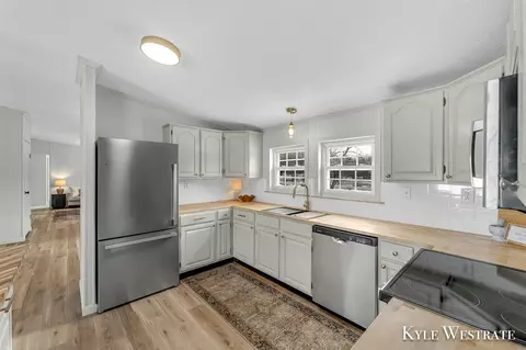 Kitchen - 6143 E 88th, Newaygo, MI 49337 photo 5 of 6