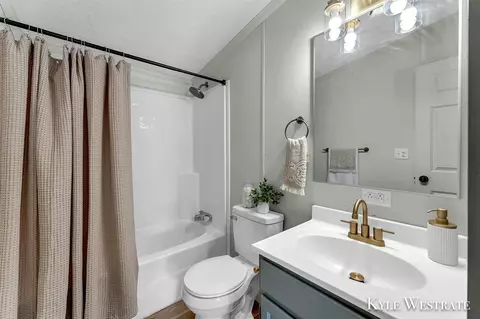 Bath - 6143 E 88th, Newaygo, MI 49337 photo 4 of 4
