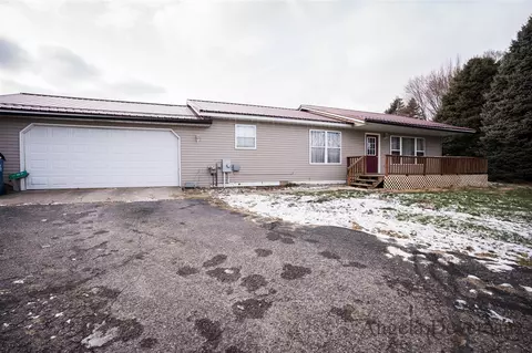 601 W W Shr, Stanton, MI 48888