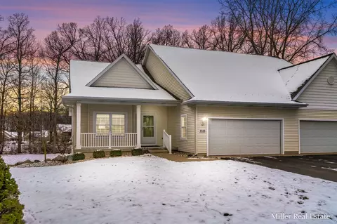 1526 Ivy Wood, Hastings, MI 49058