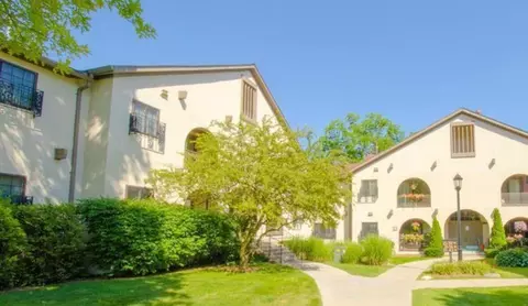 42160 Woodward #38, Bloomfield Hills, MI 48304