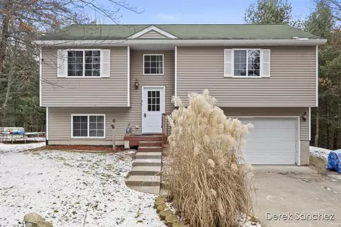10922 Debbie, Greenville, MI 48838