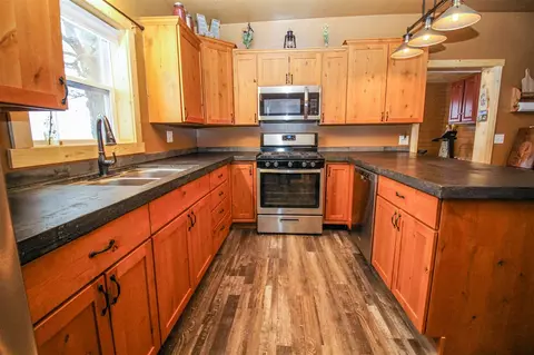 Kitchen - 64597 Youngs Pr, Constantine, MI 49042 photo 6 of 6