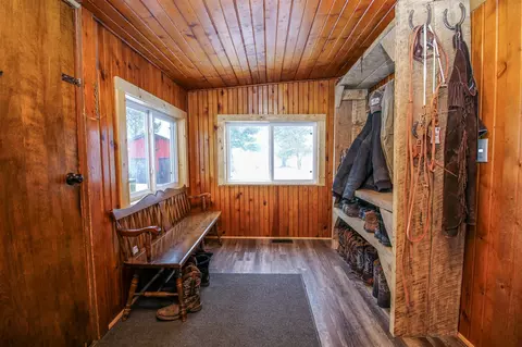 Entry Way - 64597 Youngs Pr, Constantine, MI 49042 photo 2 of 4