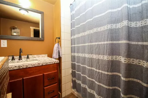 Bath - 64597 Youngs Pr, Constantine, MI 49042 photo 2 of 3