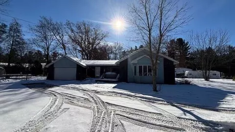 5304 Front, Newaygo, MI 49337