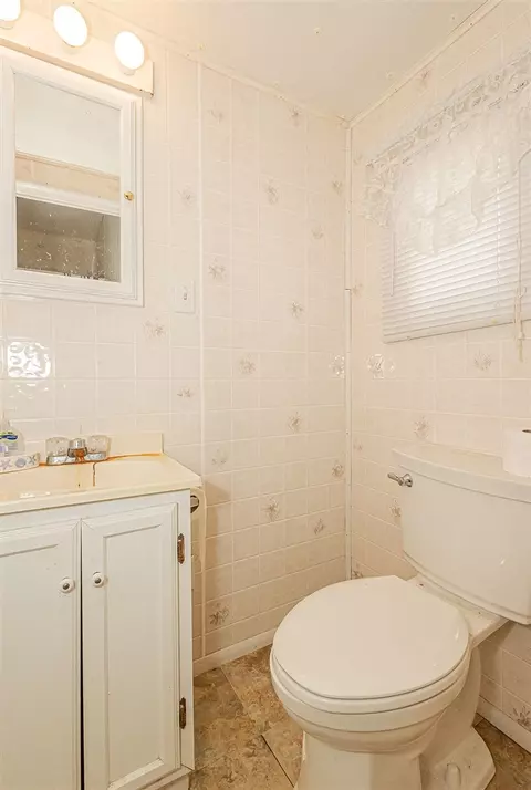 Bath - 241 E Rose, Coldwater, MI 49036 photo 1 of 2
