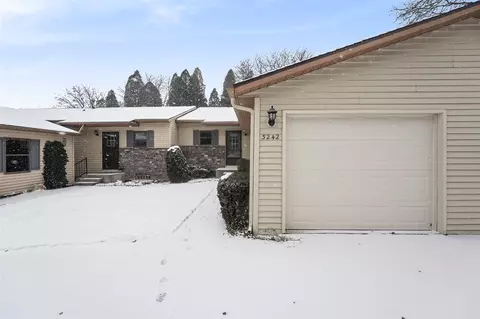 3242 Oxford, Kentwood, MI 49512