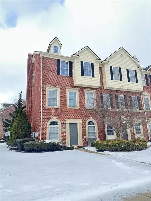45663 N Stonewood, Canton, MI 48187