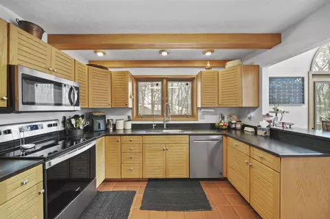Kitchen - 3525 Stonewall, Jackson, MI 49203 photo 2 of 4