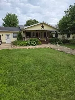 4540 W Hastings Lk, Jonesville, MI 49250