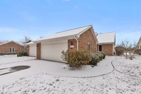 2952 Grand Isle, Belmont, MI 49306