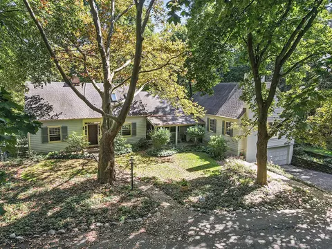 1908 Benjamin, Kalamazoo, MI 49008