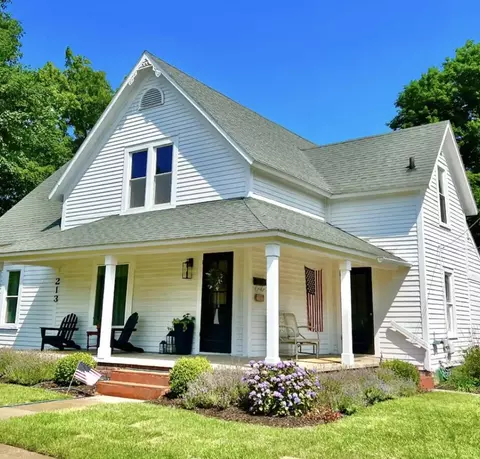 213 S S Hvn, South Haven, MI 49090