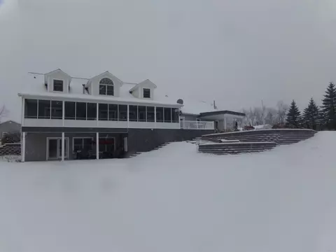 2400 E Bear Lk, Hillsdale, MI 49242