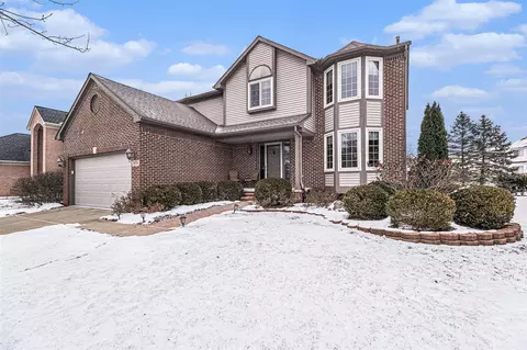 5874 Cedar Rdg, Ann Arbor, MI 48103