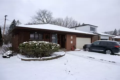 28023 Los Olas, Warren, MI 48093