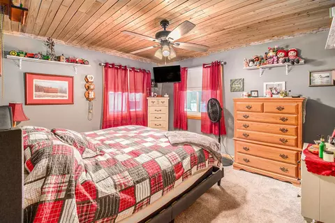 Bedroom - 4197 E Shr, Stanton, MI 48888 photo 1 of 2