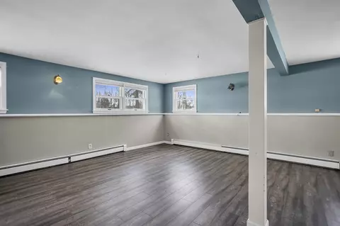 Living - 627 Robinson, Jackson, MI 49203 photo 7 of 9