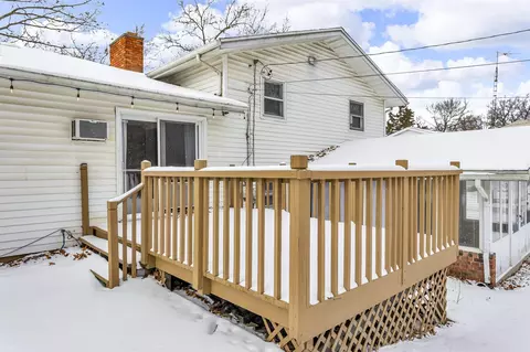 Exterior - 627 Robinson, Jackson, MI 49203 photo 8 of 11