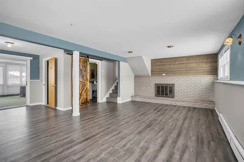 Living - 627 Robinson, Jackson, MI 49203 photo 9 of 9