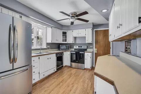 Kitchen - 627 Robinson, Jackson, MI 49203 photo 1 of 4