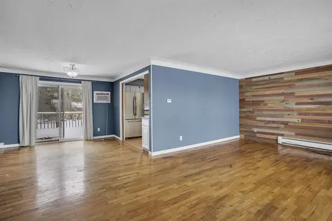 Living - 627 Robinson, Jackson, MI 49203 photo 2 of 9