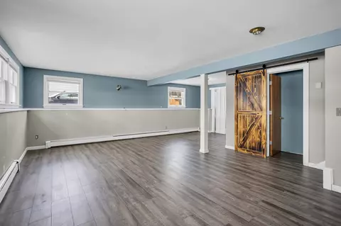 Living - 627 Robinson, Jackson, MI 49203 photo 8 of 9