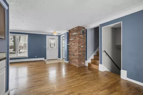 Living - 627 Robinson, Jackson, MI 49203 photo 6 of 9