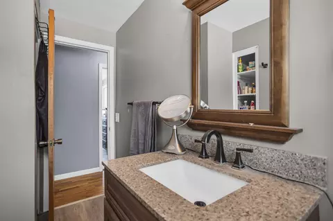 Bath - 627 Robinson, Jackson, MI 49203 photo 3 of 3
