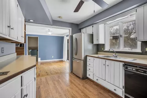 Kitchen - 627 Robinson, Jackson, MI 49203 photo 3 of 4