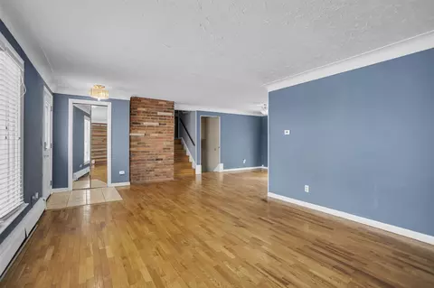 Living - 627 Robinson, Jackson, MI 49203 photo 4 of 9