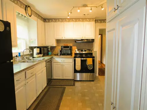Kitchen - 1617 Cascade, Jackson, MI 49203 photo 3 of 3