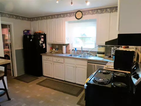Kitchen - 1617 Cascade, Jackson, MI 49203 photo 1 of 3
