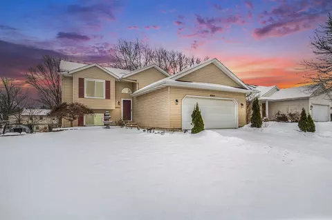 4664 Crosswinds, Kentwood, MI 49508