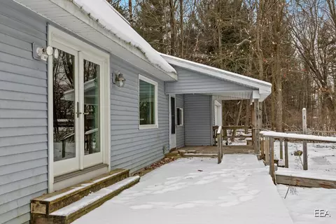 Exterior - 9462 E Colby, Crystal, MI 48818 photo 3 of 5