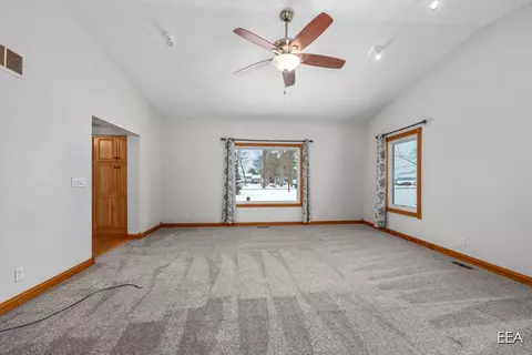 Living - 9462 E Colby, Crystal, MI 48818 photo 3 of 5