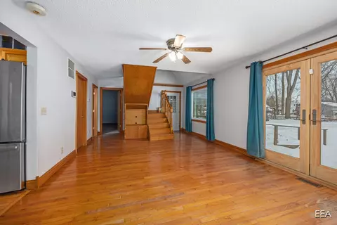 Living - 9462 E Colby, Crystal, MI 48818 photo 2 of 5
