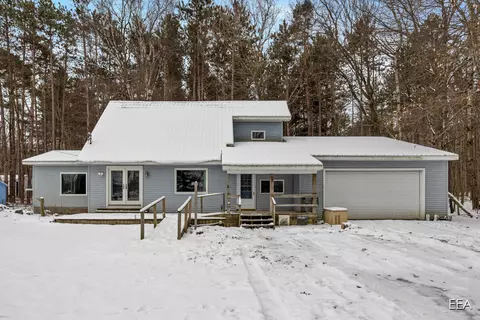 9462 E Colby, Crystal, MI 48818