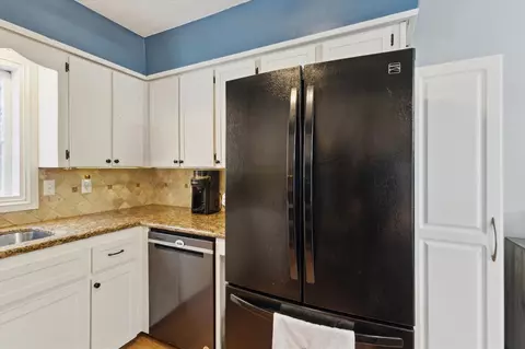 Kitchen - 13208 E Fg, Augusta, MI 49012 photo 3 of 4