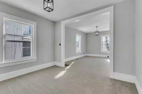 Living - 340-342 Union, Jackson, MI 49203 photo 5 of 9
