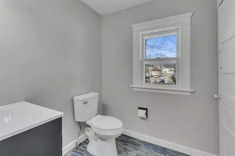 Bath - 340-342 Union, Jackson, MI 49203 photo 2 of 7