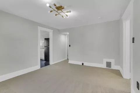 Living - 340-342 Union, Jackson, MI 49203 photo 7 of 9