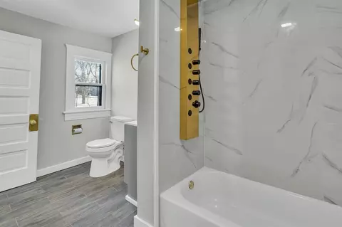 Bath - 340-342 Union, Jackson, MI 49203 photo 5 of 7